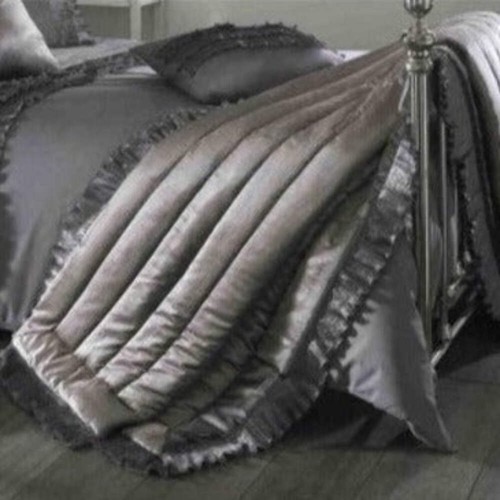 Ionia throw kylie - by,