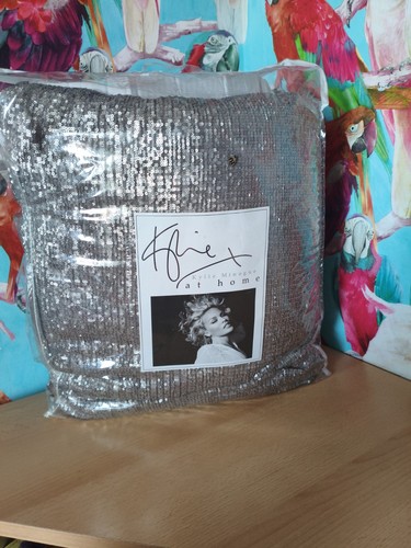 Kylie minogue home - minogue, bed