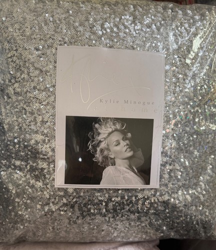 Stunning kylie minogue - stunning,