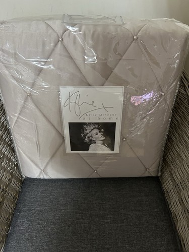 Brand new stunning kylie - brand,